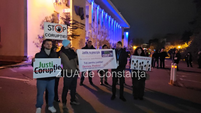 foto video un nou protest in fata prefecturii judetului constanta justitie nu prescriptie 921016 foto video un nou protest in fata prefecturii judetului constanta justitie nu prescriptie 921016