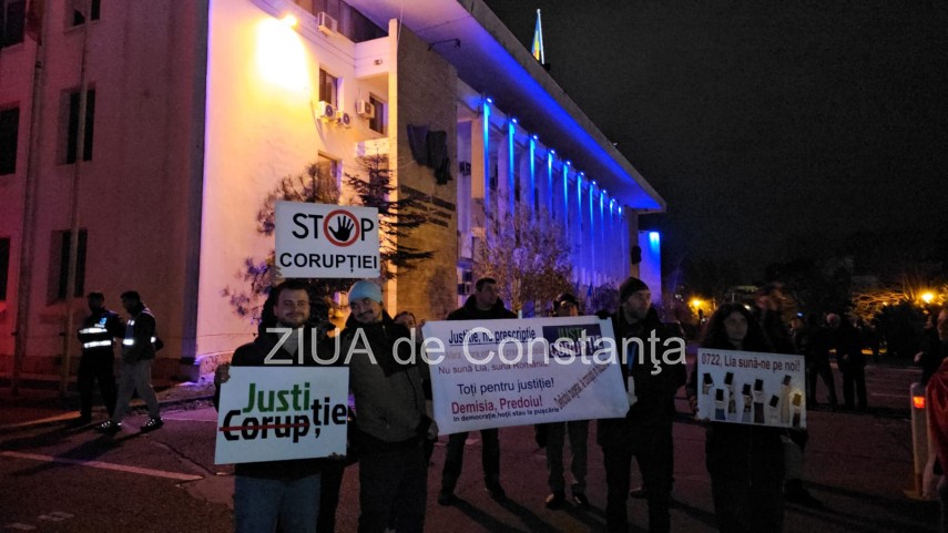 foto video un nou protest in fata prefecturii judetului constanta justitie nu prescriptie 921016 foto video un nou protest in fata prefecturii judetului constanta justitie nu prescriptie 921016