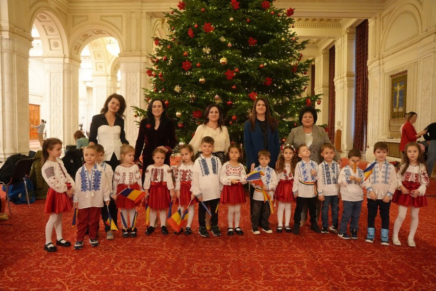 foto copiii din comuna cumpana au reprezentat traditia romaneasca in parlament 921238 foto copiii din comuna cumpana au reprezentat traditia romaneasca in parlament 921238