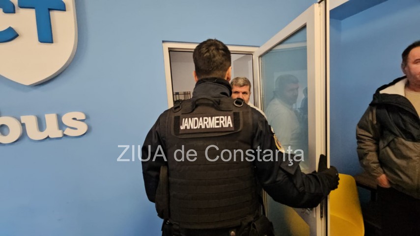 protest ct bus constanta politistii si jandarmii sunt prezenti la fata locului 921325 protest ct bus constanta politistii si jandarmii sunt prezenti la fata locului 921325