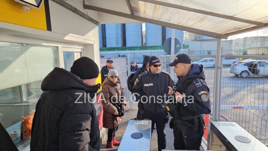 protest ct bus constanta politistii si jandarmii sunt prezenti la fata locului 921325 protest ct bus constanta politistii si jandarmii sunt prezenti la fata locului 921325