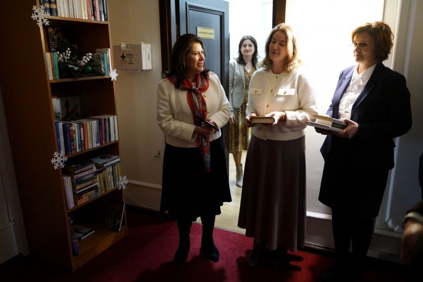 foto curtea de conturi lanseaza proiectul raftul de lectura dedicat promovarii lecturii si culturii organizationale foto curtea de conturi lanseaza proiectul raftul de lectura dedicat promovarii lecturii si culturii organizationale