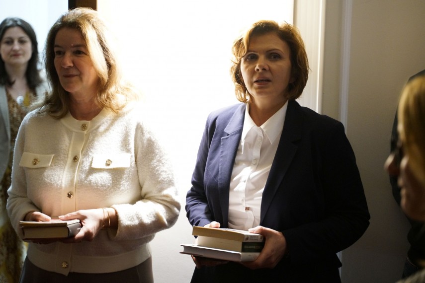 foto curtea de conturi lanseaza proiectul raftul de lectura dedicat promovarii lecturii si culturii organizationale foto curtea de conturi lanseaza proiectul raftul de lectura dedicat promovarii lecturii si culturii organizationale