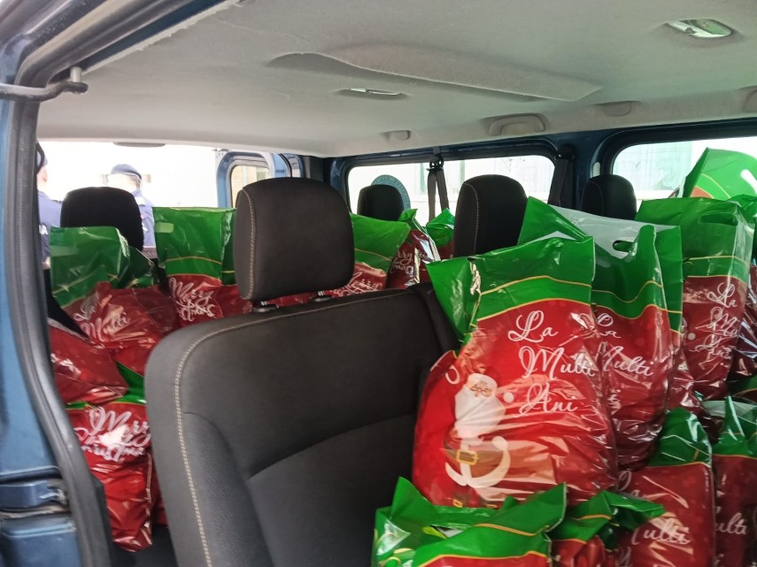 foto jandarmii din constanta aduc bucurie beneficiarilor unui centru pentru persoane cu dizabilitati foto jandarmii din constanta aduc bucurie beneficiarilor unui centru pentru persoane cu dizabilitati