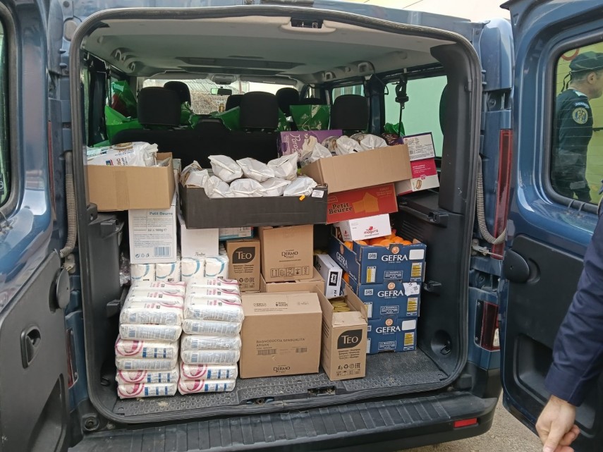 foto jandarmii din constanta aduc bucurie beneficiarilor unui centru pentru persoane cu dizabilitati foto jandarmii din constanta aduc bucurie beneficiarilor unui centru pentru persoane cu dizabilitati