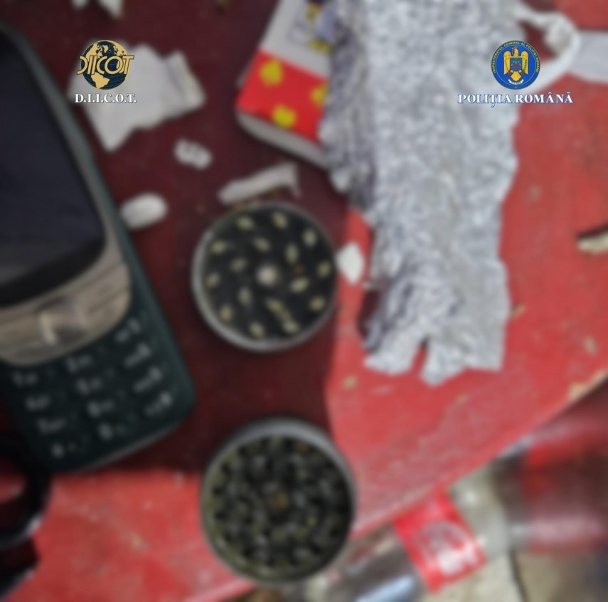 foto video doi tineri retinuti in constanta pentru trafic de droguri de risc si mare risc 921600 foto video doi tineri retinuti in constanta pentru trafic de droguri de risc si mare risc 921600