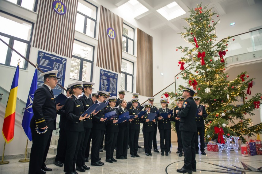 stiri constanta foto spiritul craciunului a adus militarii si copiii lor impreuna la statul major al stiri constanta foto spiritul craciunului a adus militarii si copiii lor impreuna la statul major al