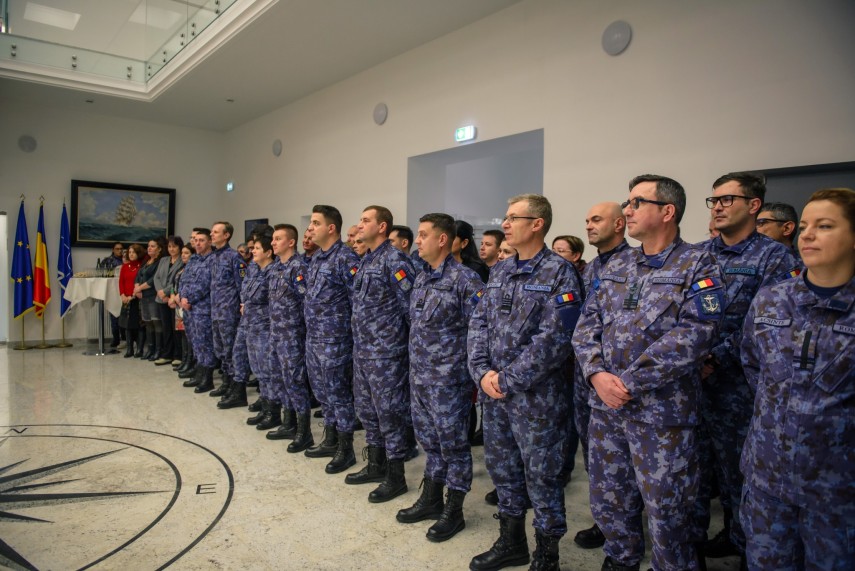 stiri constanta foto spiritul craciunului a adus militarii si copiii lor impreuna la statul major al stiri constanta foto spiritul craciunului a adus militarii si copiii lor impreuna la statul major al