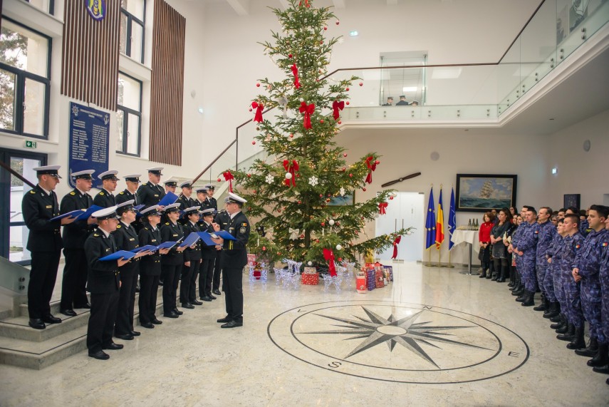 stiri constanta foto spiritul craciunului a adus militarii si copiii lor impreuna la statul major al stiri constanta foto spiritul craciunului a adus militarii si copiii lor impreuna la statul major al
