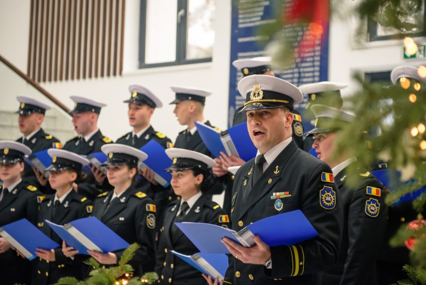 stiri constanta foto spiritul craciunului a adus militarii si copiii lor impreuna la statul major al stiri constanta foto spiritul craciunului a adus militarii si copiii lor impreuna la statul major al