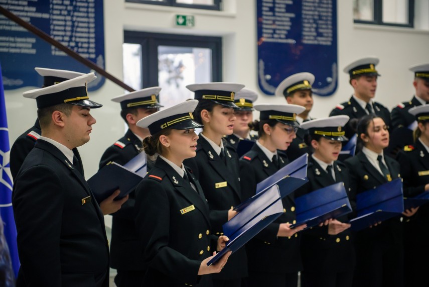 stiri constanta foto spiritul craciunului a adus militarii si copiii lor impreuna la statul major al stiri constanta foto spiritul craciunului a adus militarii si copiii lor impreuna la statul major al