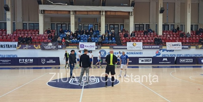 Lovitura de start simbolică a meciului. Sursa foto: ZIUA de Constanța