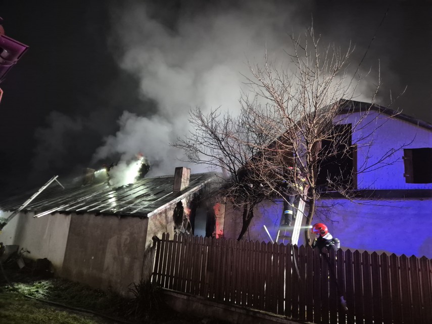 foto tragedie inainte de craciun in judetul suceava un barbat a ars de viu in incendiu ce i a mistuit foto tragedie inainte de craciun in judetul suceava un barbat a ars de viu in incendiu ce i a mistuit