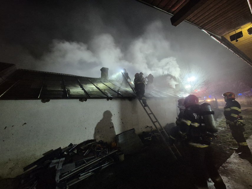 foto tragedie inainte de craciun in judetul suceava un barbat a ars de viu in incendiu ce i a mistuit foto tragedie inainte de craciun in judetul suceava un barbat a ars de viu in incendiu ce i a mistuit