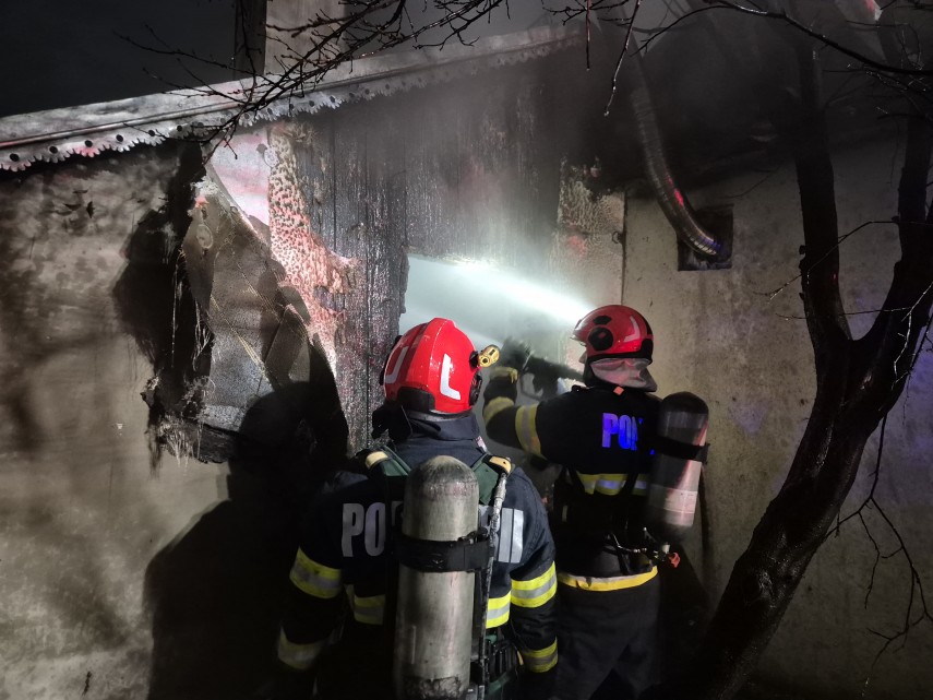 foto tragedie inainte de craciun in judetul suceava un barbat a ars de viu in incendiu ce i a mistuit foto tragedie inainte de craciun in judetul suceava un barbat a ars de viu in incendiu ce i a mistuit