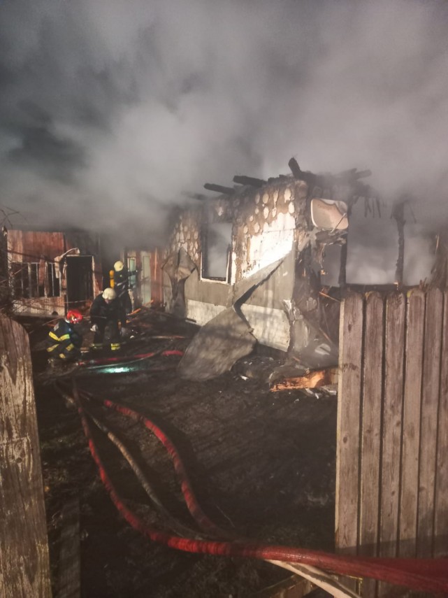 tragedie pentru o familie din bicaz judetul neamt locuinta mistuita de flacari in timp ce participau tragedie pentru o familie din bicaz judetul neamt locuinta mistuita de flacari in timp ce participau