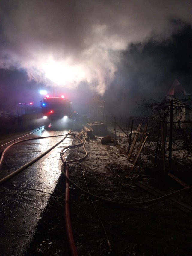 tragedie pentru o familie din bicaz judetul neamt locuinta mistuita de flacari in timp ce participau tragedie pentru o familie din bicaz judetul neamt locuinta mistuita de flacari in timp ce participau
