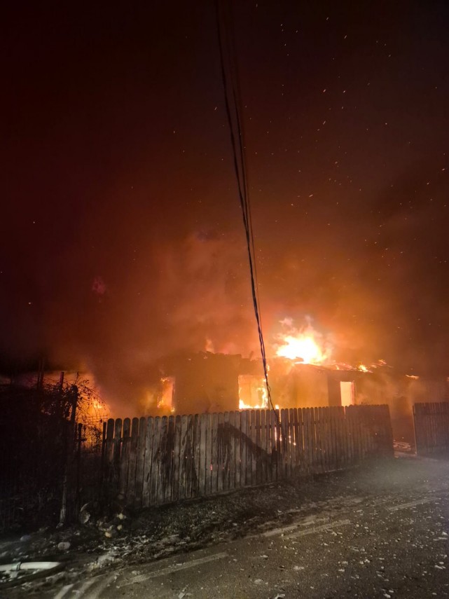 tragedie pentru o familie din bicaz judetul neamt locuinta mistuita de flacari in timp ce participau tragedie pentru o familie din bicaz judetul neamt locuinta mistuita de flacari in timp ce participau