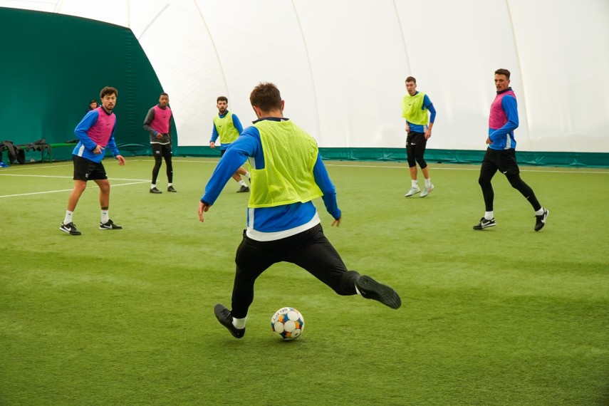 farul constanta antrenament in decor hibernal combinatia perfecta zapada zambete si fotbal galerie foto farul constanta antrenament in decor hibernal combinatia perfecta zapada zambete si fotbal galerie foto