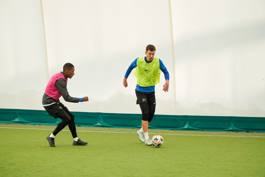 farul constanta antrenament in decor hibernal combinatia perfecta zapada zambete si fotbal galerie foto farul constanta antrenament in decor hibernal combinatia perfecta zapada zambete si fotbal galerie foto