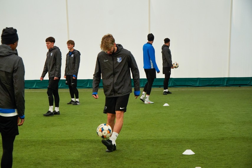 farul constanta antrenament in decor hibernal combinatia perfecta zapada zambete si fotbal galerie foto farul constanta antrenament in decor hibernal combinatia perfecta zapada zambete si fotbal galerie foto