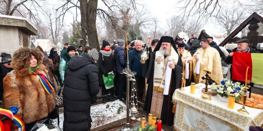176 de ani de la nasterea lui Eminescu. Slujba de pomenire la mormantul sau din Cimitirul Bellu 