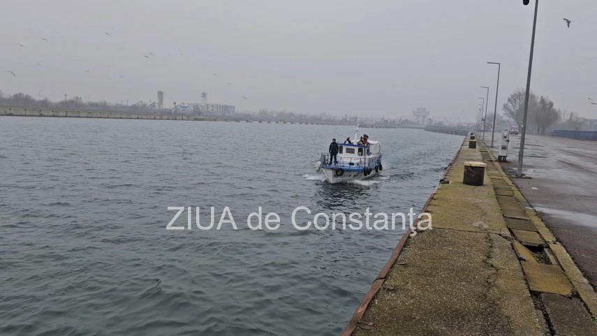 foto video o persoana s ar fi aruncat de pe podul de la agigea judetul constanta 925094 foto video o persoana s ar fi aruncat de pe podul de la agigea judetul constanta 925094