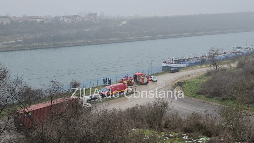 foto video o persoana s ar fi aruncat de pe podul de la agigea judetul constanta 925094 foto video o persoana s ar fi aruncat de pe podul de la agigea judetul constanta 925094