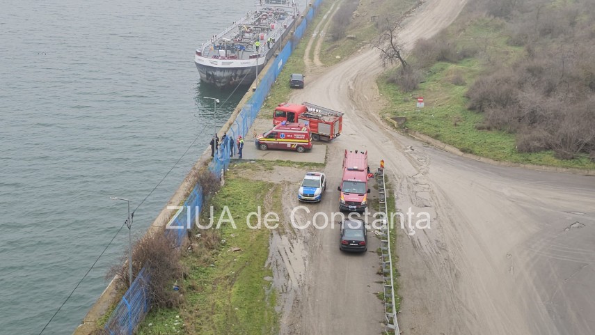 foto video o persoana s ar fi aruncat de pe podul de la agigea judetul constanta 925094 foto video o persoana s ar fi aruncat de pe podul de la agigea judetul constanta 925094