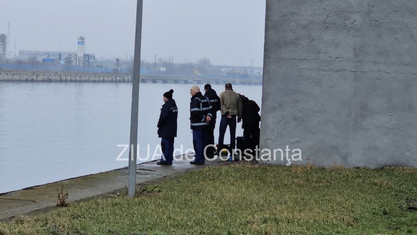 cautarile fetei care ar fi cazut de pe podul de la agigea in canalul dunare marea neagra reluate de salvatorii cautarile fetei care ar fi cazut de pe podul de la agigea in canalul dunare marea neagra reluate de salvatorii