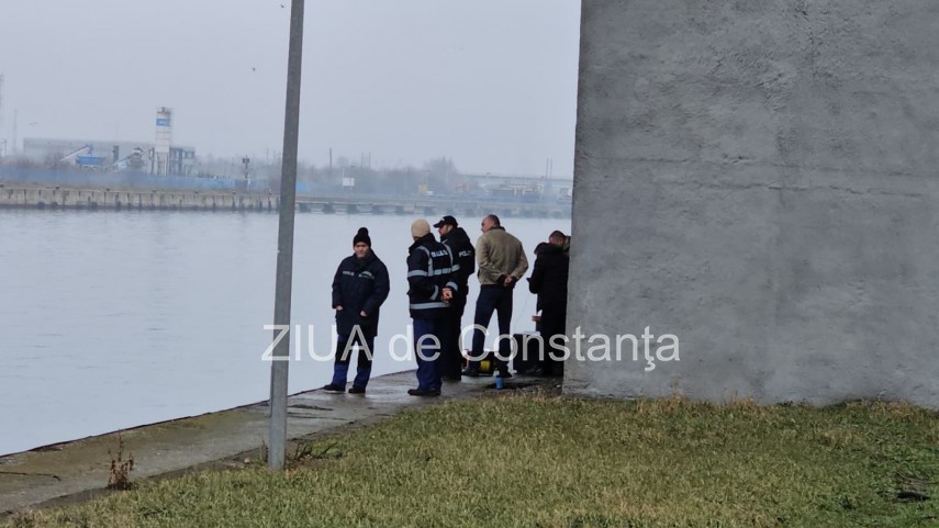 cautarile fetei care ar fi cazut de pe podul de la agigea in canalul dunare marea neagra reluate de salvatorii cautarile fetei care ar fi cazut de pe podul de la agigea in canalul dunare marea neagra reluate de salvatorii