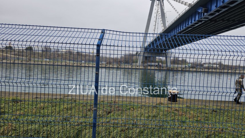 cautarile fetei care ar fi cazut de pe podul de la agigea in canalul dunare marea neagra reluate de salvatorii cautarile fetei care ar fi cazut de pe podul de la agigea in canalul dunare marea neagra reluate de salvatorii