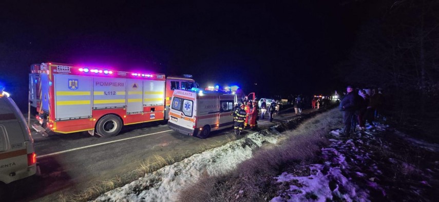 foto planul rosu de interventie activat dupa un accident rutier pe dj 106 cu sapte persoane implicate foto planul rosu de interventie activat dupa un accident rutier pe dj 106 cu sapte persoane implicate