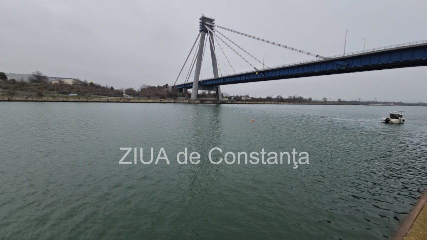 foto video cautarile fetei care ar fi cazut de pe podul de la agigea in canalul dunare marea neagra reluate foto video cautarile fetei care ar fi cazut de pe podul de la agigea in canalul dunare marea neagra reluate