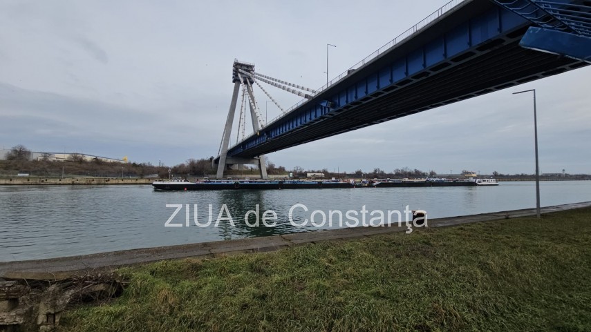 foto video cautarile fetei care ar fi cazut de pe podul de la agigea in canalul dunare marea neagra reluate foto video cautarile fetei care ar fi cazut de pe podul de la agigea in canalul dunare marea neagra reluate