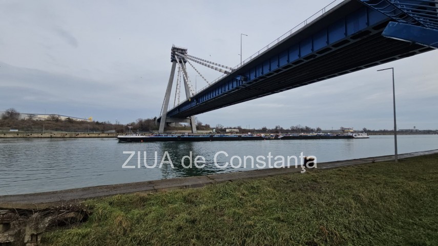 foto video cautarile fetei care ar fi cazut de pe podul de la agigea in canalul dunare marea neagra reluate foto video cautarile fetei care ar fi cazut de pe podul de la agigea in canalul dunare marea neagra reluate