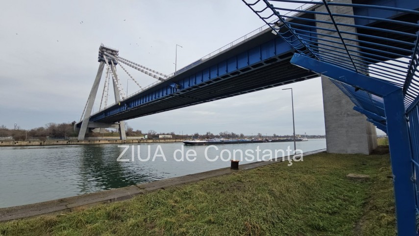 foto video cautarile fetei care ar fi cazut de pe podul de la agigea in canalul dunare marea neagra reluate foto video cautarile fetei care ar fi cazut de pe podul de la agigea in canalul dunare marea neagra reluate