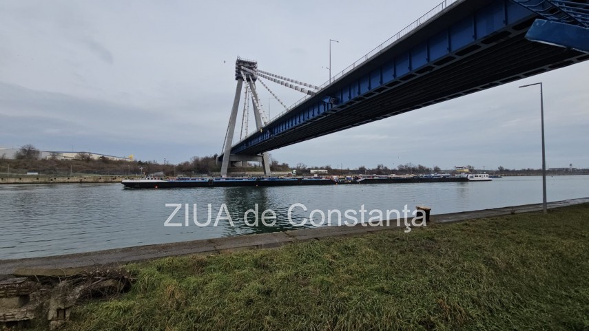 foto video cautarile fetei care ar fi cazut de pe podul de la agigea in canalul dunare marea neagra reluate foto video cautarile fetei care ar fi cazut de pe podul de la agigea in canalul dunare marea neagra reluate