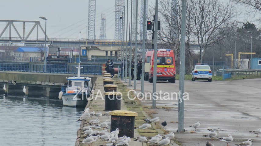 foto video cautarile fetei care ar fi cazut de pe podul de la agigea in canalul dunare marea neagra reluate foto video cautarile fetei care ar fi cazut de pe podul de la agigea in canalul dunare marea neagra reluate