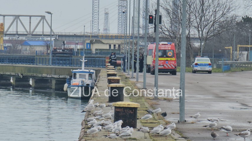 foto video cautarile fetei care ar fi cazut de pe podul de la agigea in canalul dunare marea neagra reluate foto video cautarile fetei care ar fi cazut de pe podul de la agigea in canalul dunare marea neagra reluate
