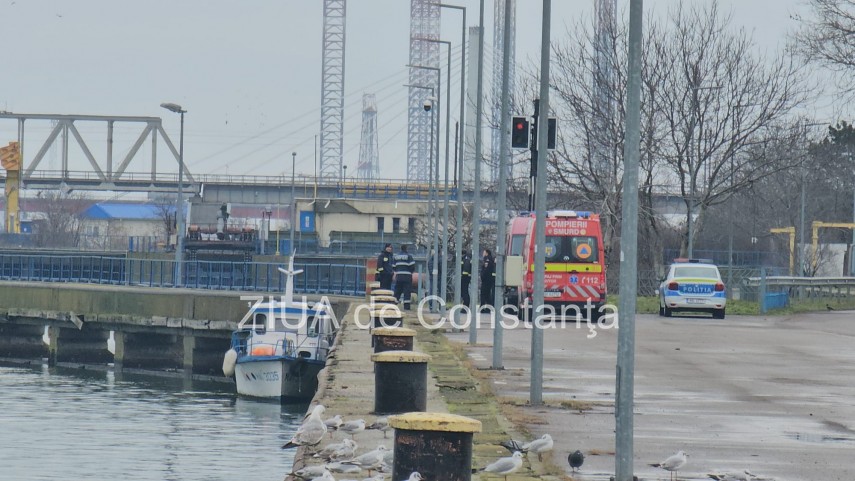 foto video cautarile fetei care ar fi cazut de pe podul de la agigea in canalul dunare marea neagra reluate foto video cautarile fetei care ar fi cazut de pe podul de la agigea in canalul dunare marea neagra reluate
