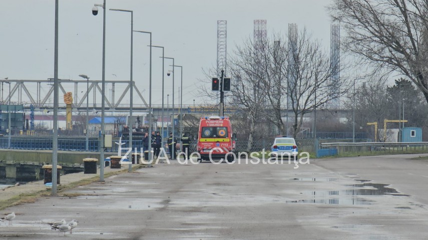 foto video cautarile fetei care ar fi cazut de pe podul de la agigea in canalul dunare marea neagra reluate foto video cautarile fetei care ar fi cazut de pe podul de la agigea in canalul dunare marea neagra reluate
