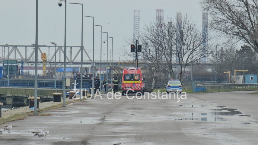 foto video cautarile fetei care ar fi cazut de pe podul de la agigea in canalul dunare marea neagra reluate foto video cautarile fetei care ar fi cazut de pe podul de la agigea in canalul dunare marea neagra reluate