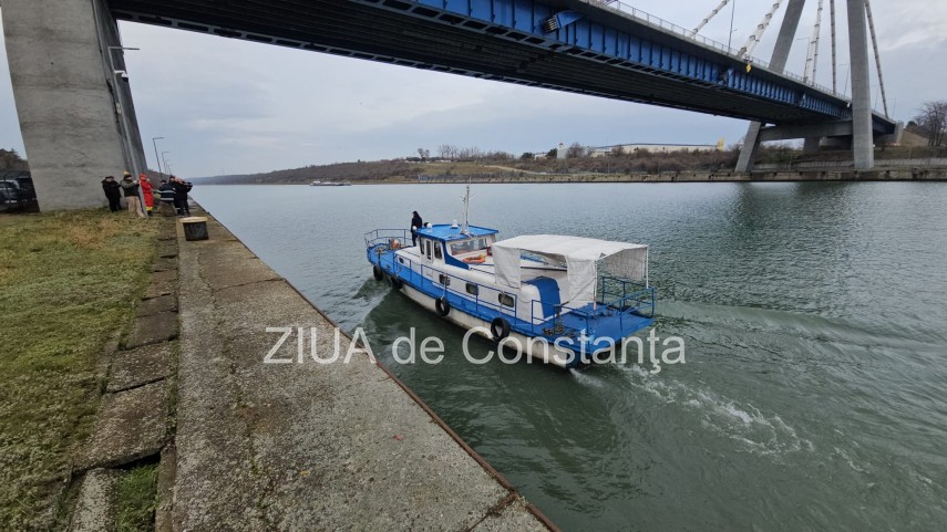 foto video cautarile fetei care ar fi cazut de pe podul de la agigea in canalul dunare marea neagra reluate foto video cautarile fetei care ar fi cazut de pe podul de la agigea in canalul dunare marea neagra reluate