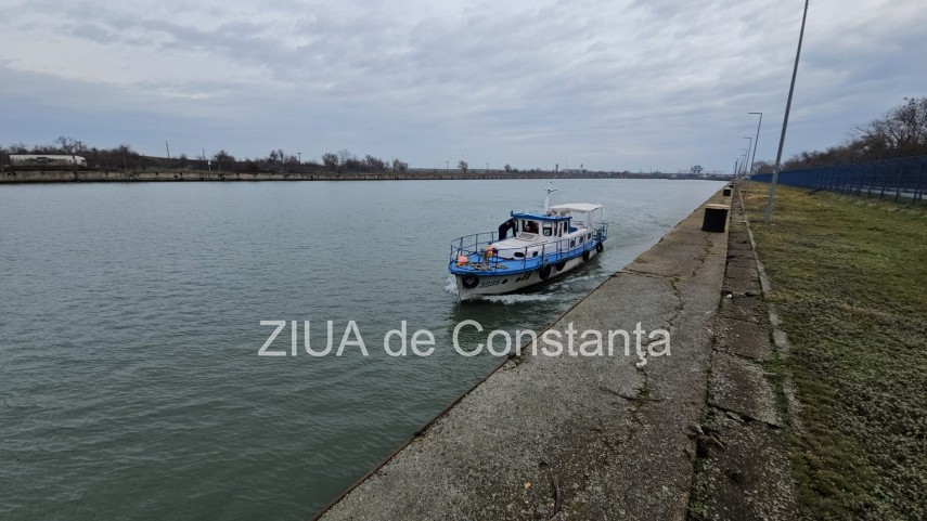 foto video cautarile fetei care ar fi cazut de pe podul de la agigea in canalul dunare marea neagra reluate foto video cautarile fetei care ar fi cazut de pe podul de la agigea in canalul dunare marea neagra reluate