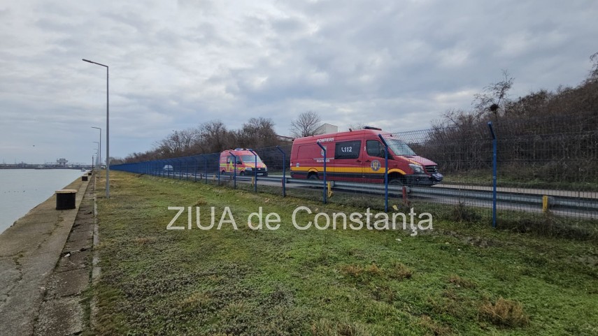 foto video cautarile fetei care ar fi cazut de pe podul de la agigea in canalul dunare marea neagra reluate foto video cautarile fetei care ar fi cazut de pe podul de la agigea in canalul dunare marea neagra reluate