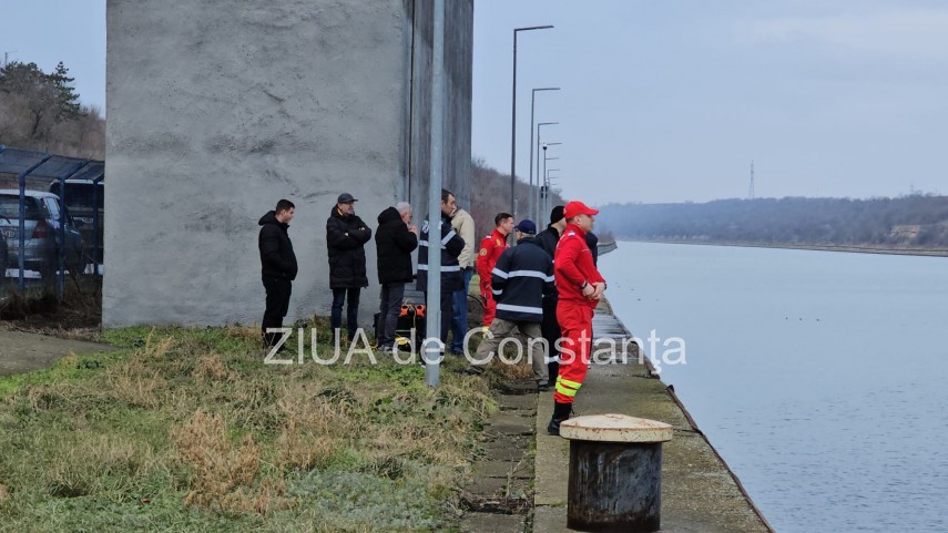 foto video cautarile fetei care ar fi cazut de pe podul de la agigea in canalul dunare marea neagra reluate foto video cautarile fetei care ar fi cazut de pe podul de la agigea in canalul dunare marea neagra reluate
