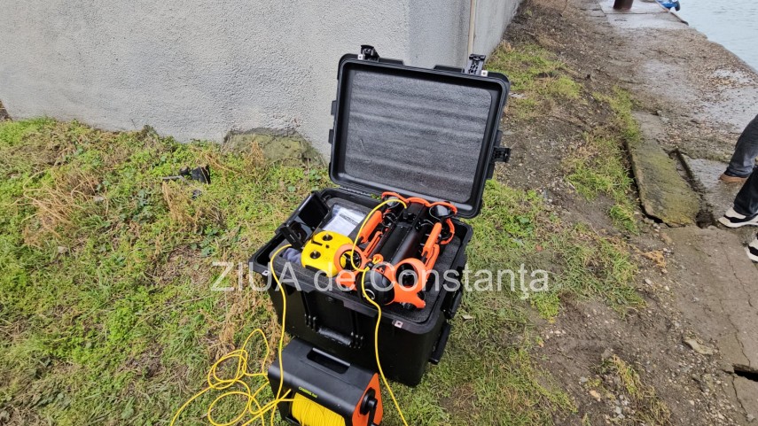 foto video cautarile fetei care ar fi cazut de pe podul de la agigea in canalul dunare marea neagra reluate foto video cautarile fetei care ar fi cazut de pe podul de la agigea in canalul dunare marea neagra reluate