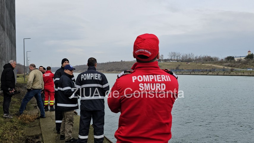 foto video cautarile fetei care ar fi cazut de pe podul de la agigea in canalul dunare marea neagra reluate foto video cautarile fetei care ar fi cazut de pe podul de la agigea in canalul dunare marea neagra reluate
