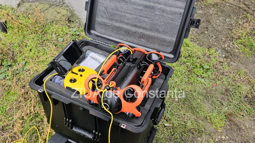 foto video cautarile fetei care ar fi cazut de pe podul de la agigea in canalul dunare marea neagra reluate foto video cautarile fetei care ar fi cazut de pe podul de la agigea in canalul dunare marea neagra reluate